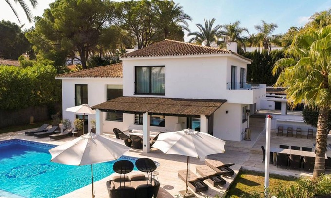 Nueva Andalucia Villa | 390 m² Villa ∙ 5 habitaciones ∙ 12 personas