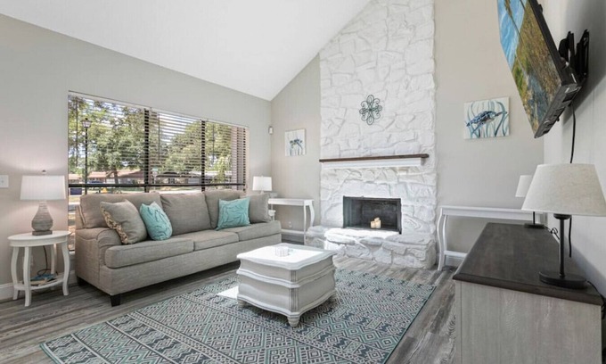 Isle of Palms Casa | 14543 Luth Drive · The Palms Retreat~Firepit~Fenced Yard~Pet Friendly