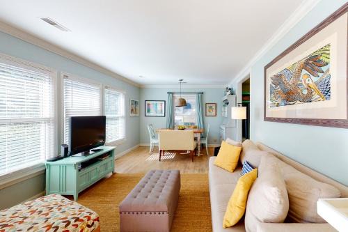 Old Village Casa | 1470 Barbara