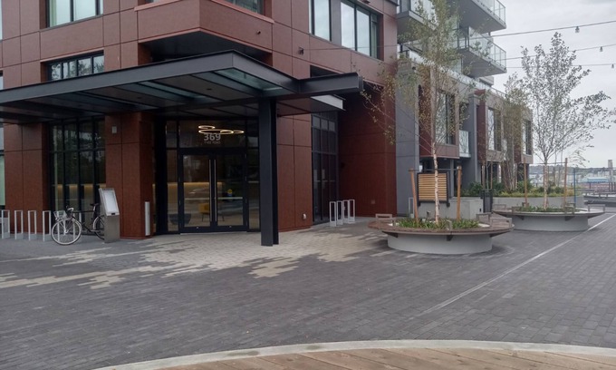 Inner Harbour Condominio | #148 Beautiful1 bed condo on Tyee Rd EV parking!
