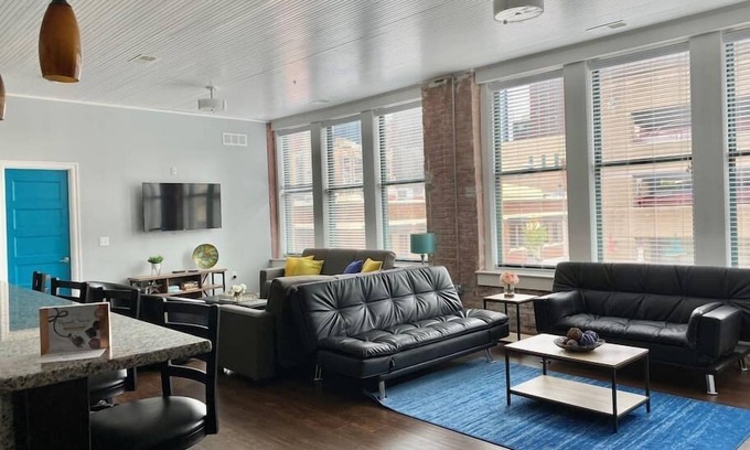 Garment District Hotel | 1480 pies cuadrados 2br / 2ba loft en el centro de kansas city en edificio histórico