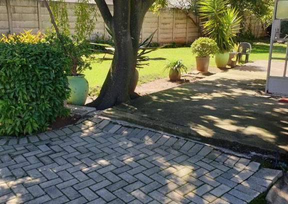 Ekurhuleni Casa | 14th avenue lodge