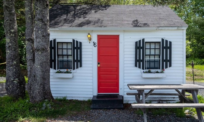 Trenton Cabaña | 15 1Br Cottage Heart of Maine Open Hearth Inn