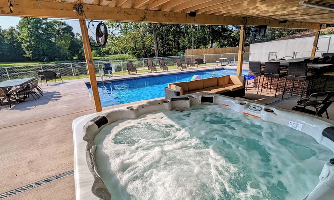 Gulfport Casa | 15 Individual Beds! Packed with Amenities! Perfect for a large group to Relax!