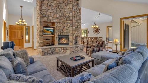 Deer Park Casa | 15 Lassen Ln home