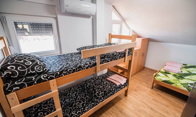 Jesenice Casa | 15 m² Casa ∙ 1 habitación ∙ 4 huéspedes