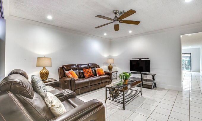 Coral Springs Casa | 15 Mi to Beach: Modern Coral Springs Home