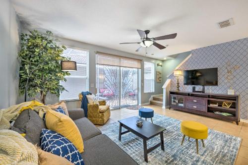 Buena Ventura Lakes Casa | 15 Mi to Disney Kissimmee Townhome with Patio