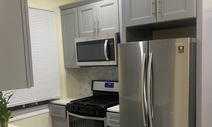 Canarsie Casa | 15 min from JFK! Cozy, stylish 3 bedroom!