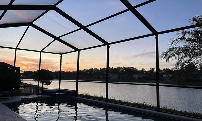 Sunset Lakes Casa | 15 Min from the Gates of Disney, Sleeps 10, Pool+View