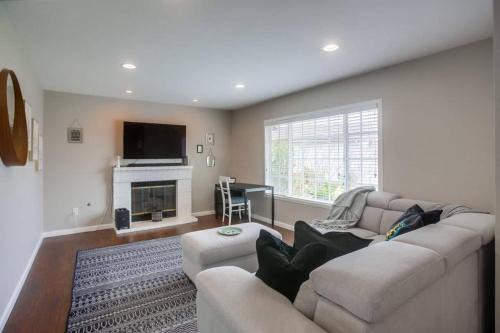 Mira Mesa Casa | 15 Min from Torrey Pines State Beach and Golf