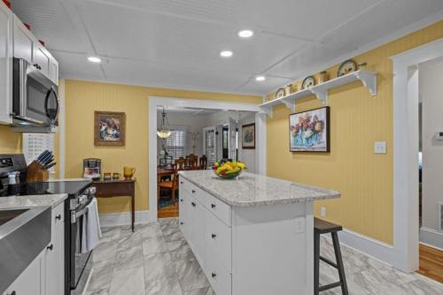 Newport Casa | 15 min to Beach, 3 Acre Country Living, Firepit