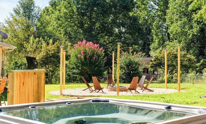 Wade Hampton Casa | 15 min to GVL - Hot Tub - Sauna - Games - Firepit - EV Charger - Workout Area