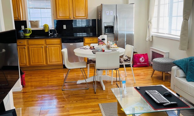 East Flushing Casa | 15 Min to Midtown on LIRR! 3-bed, 2 Full bath w Clotheswasher, Dryer, D/W.