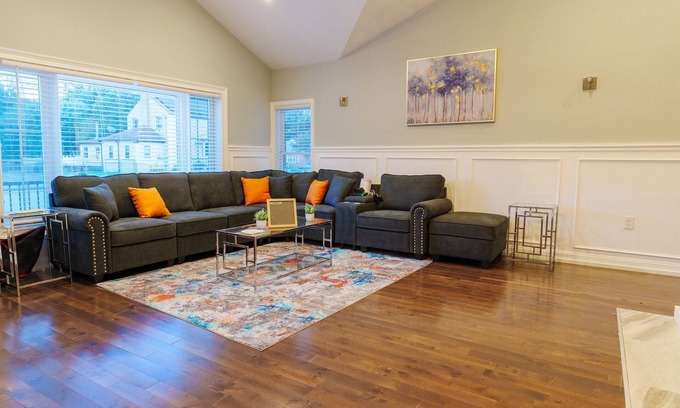 Aston Casa | 15 Mins From PHL International Airport - Modern Rancher Style Home in Chester PA