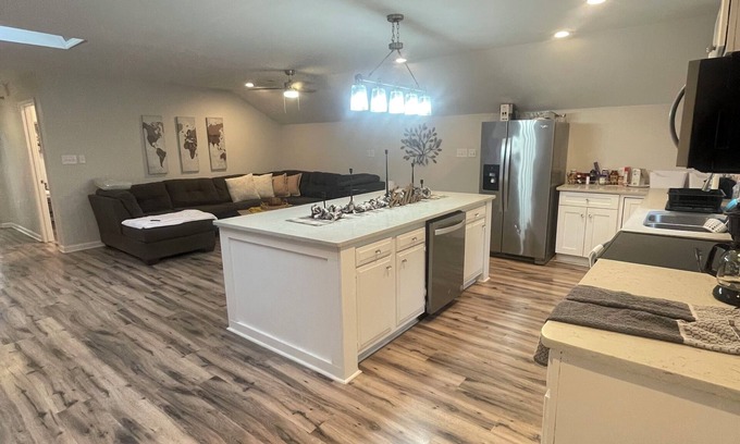 Pine Forest Apartamento | 15 mins to Fort Bragg, 9 mins to Cape Fear Valley north. Perfect apartment