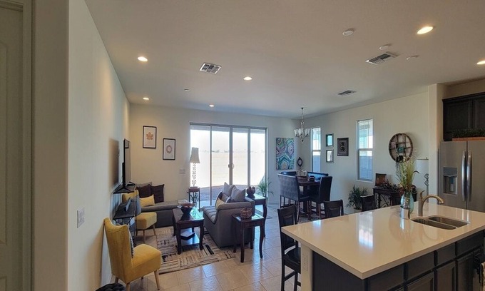 Tolleson Casa | 🌟 15-mins to Super Bowl 🏈 ‼️ Family-sized house w/fire pit..