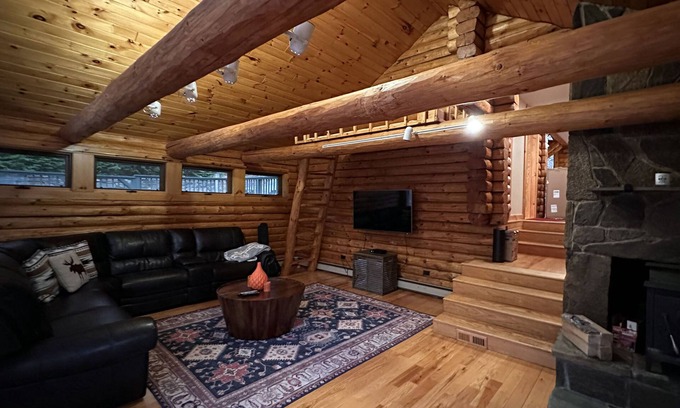 Chester Casa | 15 Minutes to ski Okemo - Mountain views from this magical log home on 6 acres
