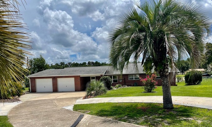 Crystal River Casa | 15 Minutes to the Gulf of Mexico! Beautiful home on Lake Rousseau