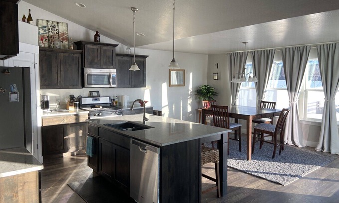 Heber Casa | 15 minutes to YEAR ROUND adventures! Spacious Comfortable and Accommodating