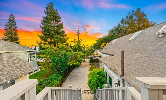 Ventura Casa | 25%Off Sept 1-4, Walk To Beach, Clean & Comfy Beds