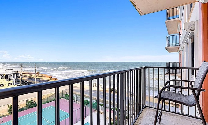Flagler Beach Condominio | Ocean View Condo | Flagler Beach | Enjoy the Pool, Fitness Center, Tennis & Shuffleboard Court