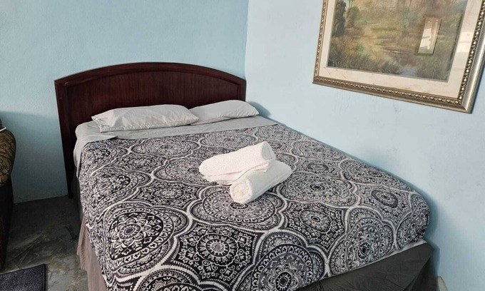 Arecibo Pueblo Apartamento | 15 or More Stays 4 Br/2 Ba -Arecibo Beach Vibes Unit1