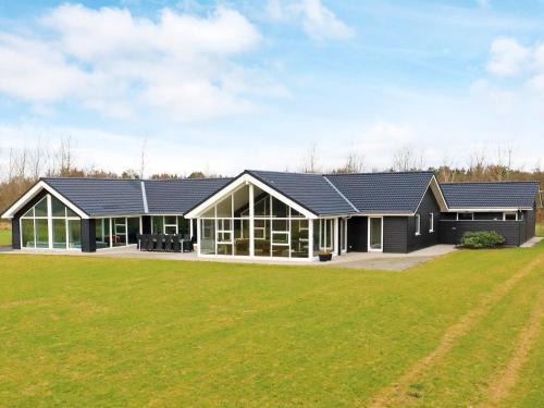 Sundstrup Casa | 15 person holiday home in Højslev