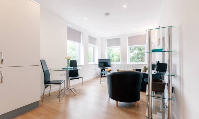 Leatherhead Apartamento | 15 Swan House -2 bedroom apartment