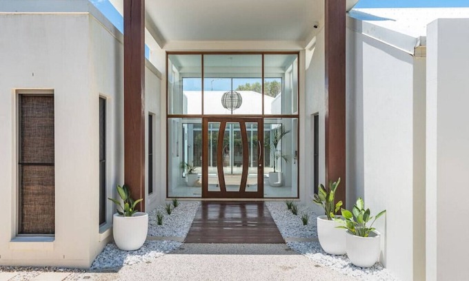 Mount Coolum Casa | 15 Waterline Close · Beach house retreat - walk to the beach