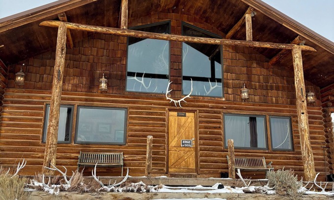 Kelly Cabina | 150 acre Elk Track Ranch cabin and ranch Rentals 1hr to Jackson Hole Town Square