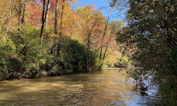 Tamassee Casa | 150 Little River Retreat