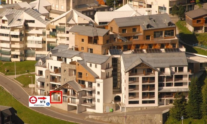 Eaux-Bonnes Apartamento | 80m del centro estación, 1.o piso, vista pistas, piscina, balcón, tv, local para esquís, 36m²