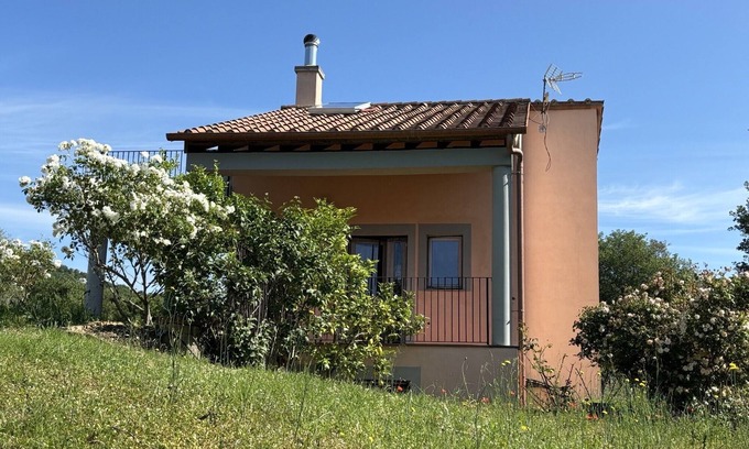 Lake Bracciano Villa | 150sqm detached cottage in Trevignano Romano sleeps six