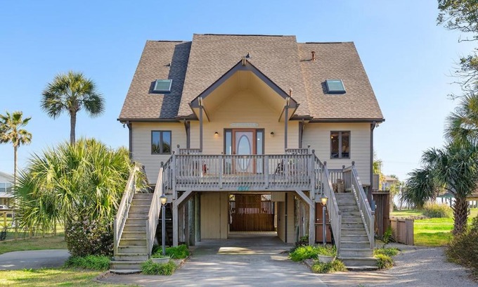 Folly Beach Casa | 1511 Forrest Ave - Sea Caught The Katy - Private Pool- Ocean View