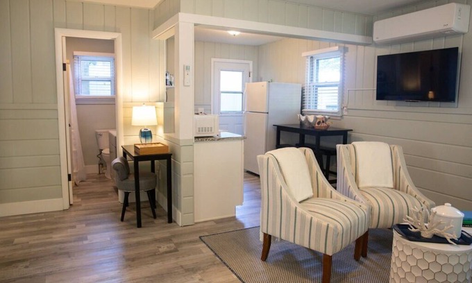 Muskegon Cabina | 1519 N Scenic Dr, Muskegon, MI, 49445, US