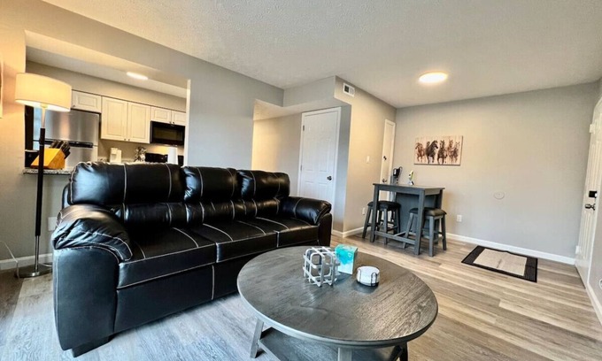 Middletown Condominio | 1520 E Bonita · TWO Bedroom in Middletown w FREE Private Laundry