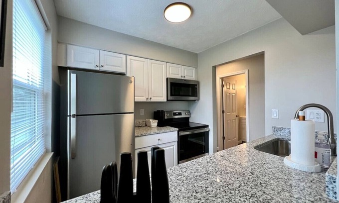 Middletown Condominio | 1520 H Bonita · Hidden Two Bedroom Middletown w Private Laundry