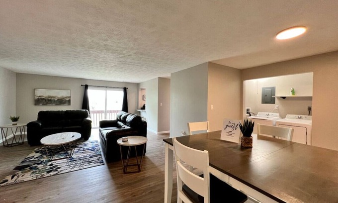 Middletown Condominio | 1520 L Bonita · TWO Bedroom Middletown Apartment FREE Laundry
