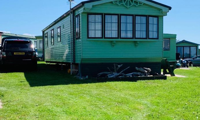 Tywyn Otro | 157 Amour Caravan