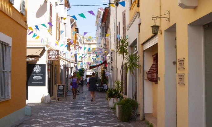 Antibes Old Town Apartamento | 16. A bright gem on the top floor in the Old Town, with a sunny terrace