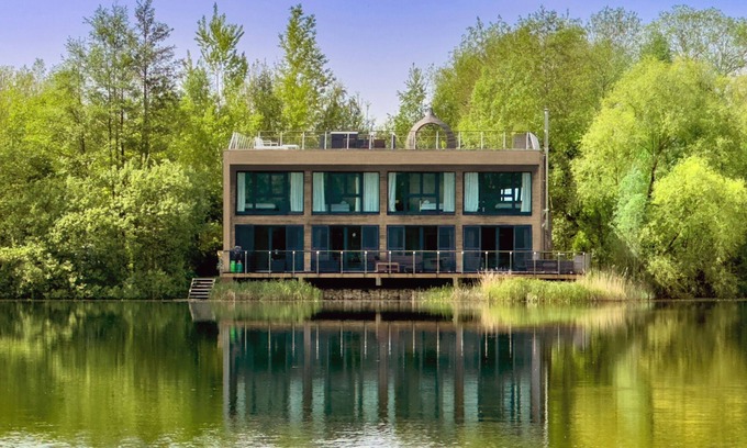 Lechlade Casa | 16 Huntsman Lake, Lakes by Yoo, 4 bed/sleeps 8 +3 kids, roof top/Spa/pool