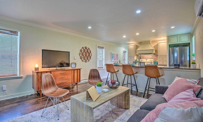 Winter Garden Cabaña | 16 Mi to Disney: Cottage w/ Deck in Winter Garden