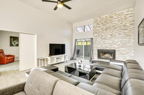 Paradise Valley Village Casa | 16 Mi to Dtwn Phoenix Home with Patio and Fireplace!