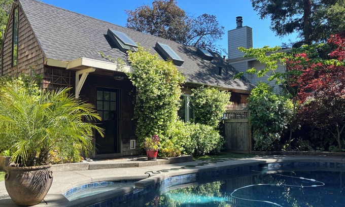 San Rafael Cabaña | 16 min. from San Francisco. 40 min. from Napa. . Walk to breweries, restaurants.