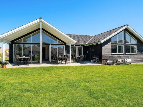Olpenitz Casa | 16 person holiday home in Hasselberg