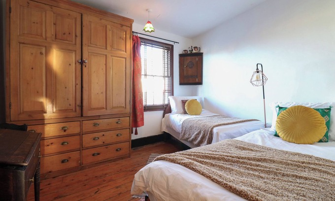 Cambridge Cabaña | 16, pet friendly, character holiday cottage in Cambridge