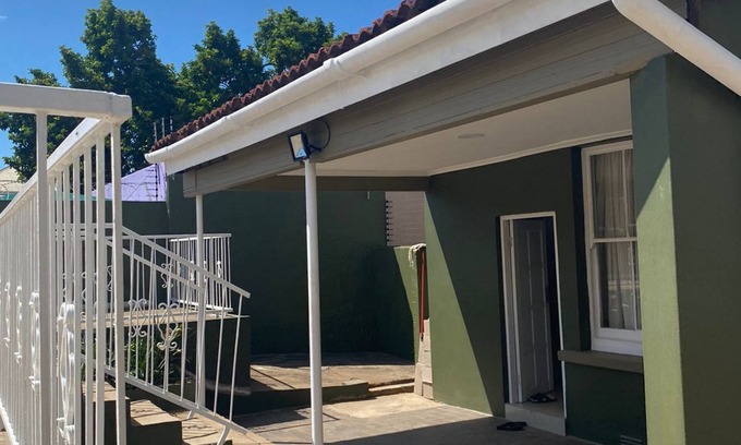 Windermere Casa | 16 sleeper house, 5 minutes to Moses Mabhida Stadium North Beach & Florida Road