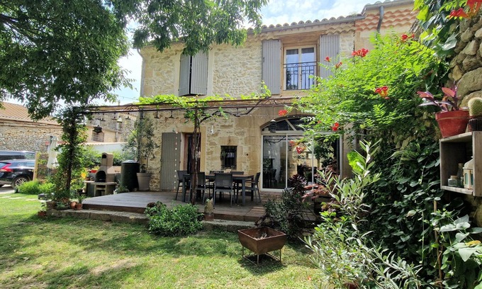 Ledenon Casa | 160m² village house with intimate enclosed garden + swimming pool