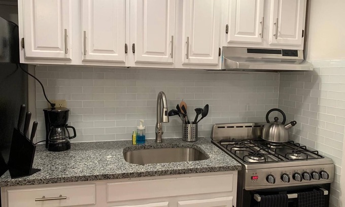 Industry Apartamento | 1631 2C · Estupendo 1bed Apt./20 min a NYC-Estacionamiento disponible.